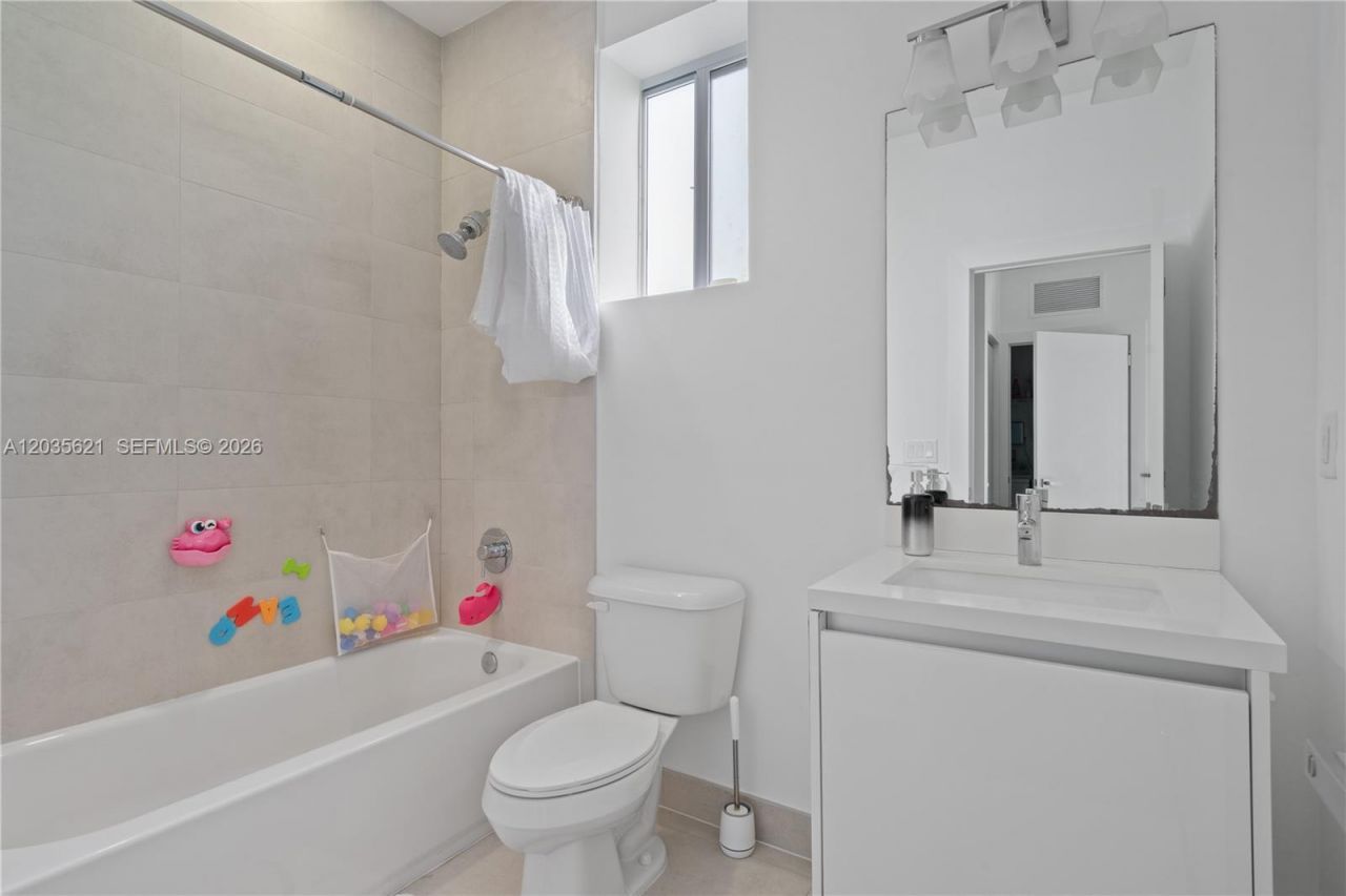 10294 NW 71st Ter , Doral, FL 33178 Photo