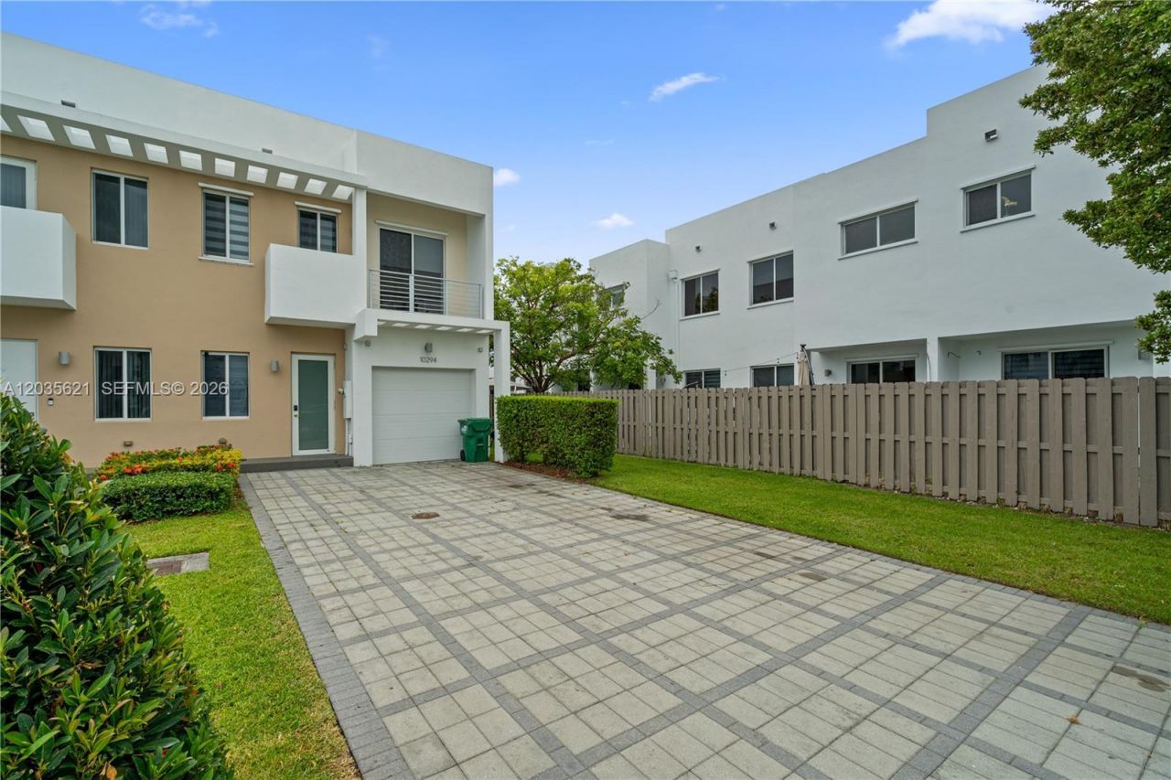 10294 NW 71st Ter , Doral, FL 33178 Photo