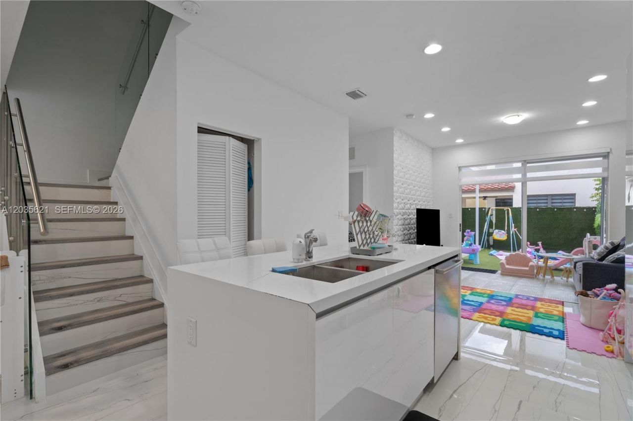 10294 NW 71st Ter , Doral, FL 33178 Photo