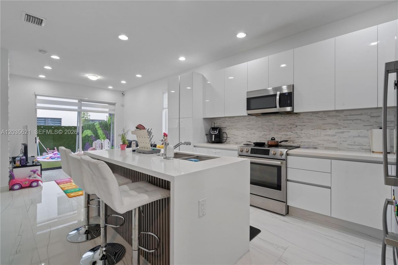 10294 NW 71st Ter , Doral, FL 33178 Photo