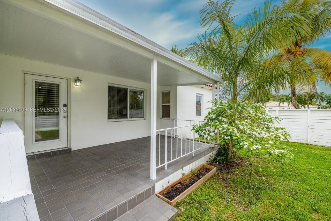 1029 NE 113 St, Unit South, Biscayne Park, FL 33161 Photo
