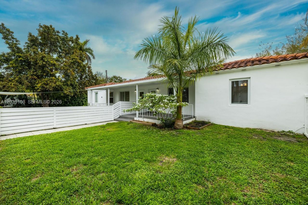 1029 NE 113 St , Unit South, Biscayne Park, FL 33161 Photo