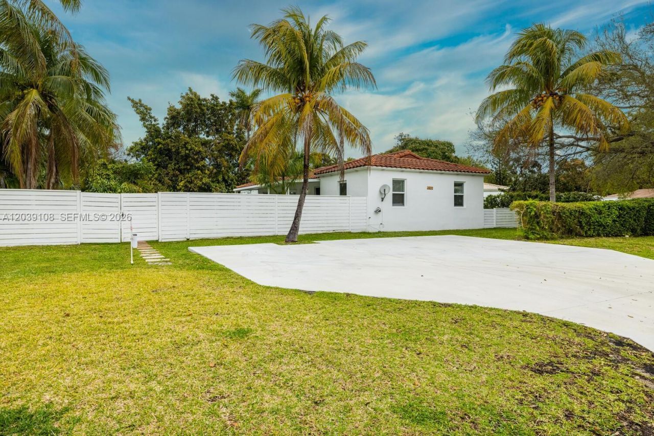 1029 NE 113 St, Unit South, Biscayne Park, FL 33161 Photo