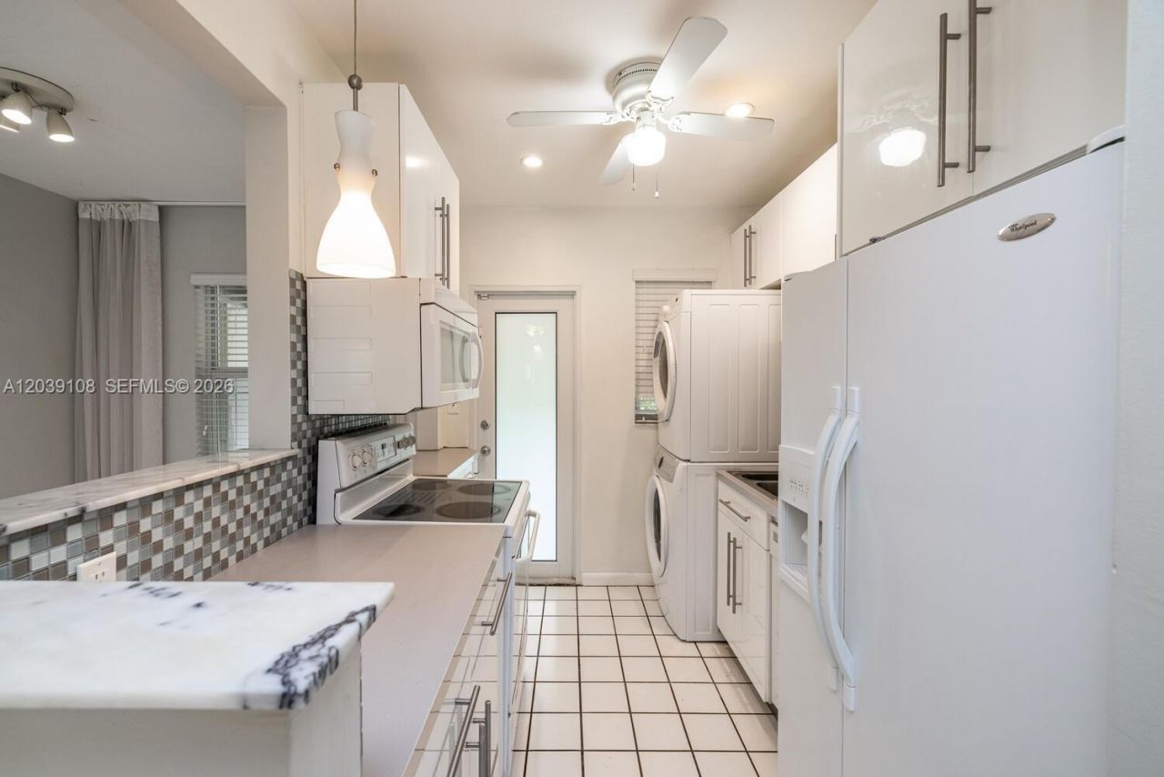 1029 NE 113 St, Unit South, Biscayne Park, FL 33161 Photo