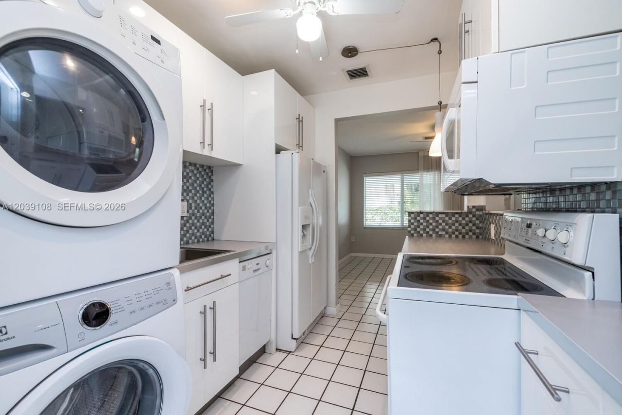 1029 NE 113 St, Unit South, Biscayne Park, FL 33161 Photo