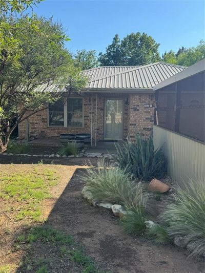 701 Avenue G Sw, Childress, TX 79201 Main Photo
