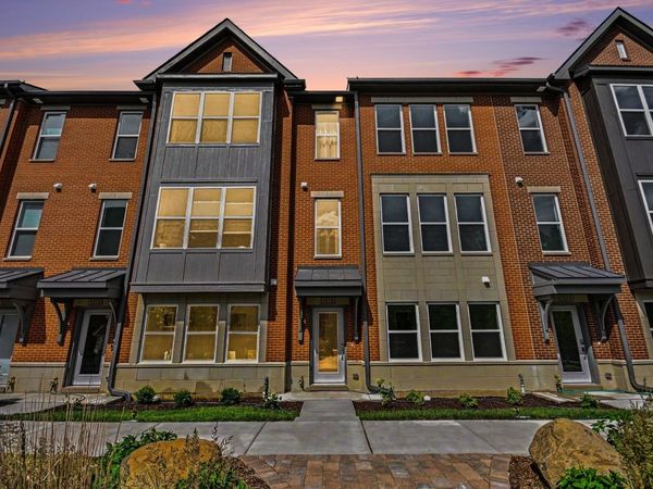 1215 Gateway Court , Northbrook, IL 60062