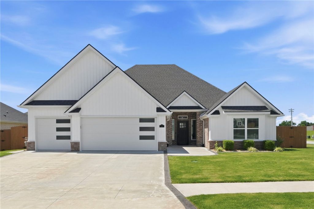 731 Bronco Street , Centerton, AR 72719 Main Photo