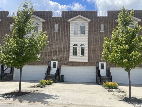 908 East Street , Lemont, IL 60439