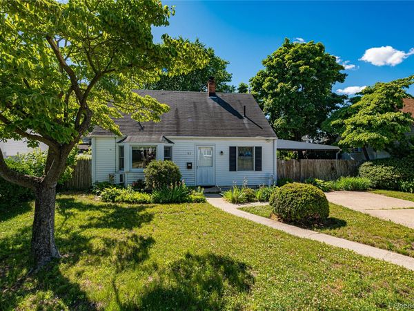 93 Barnyard Lane , Levittown, NY 11756
