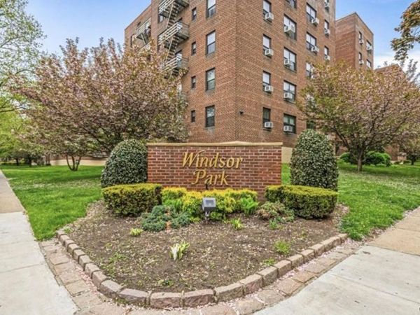 212-04 75th Avenue , Oakland Gardens, NY 11364