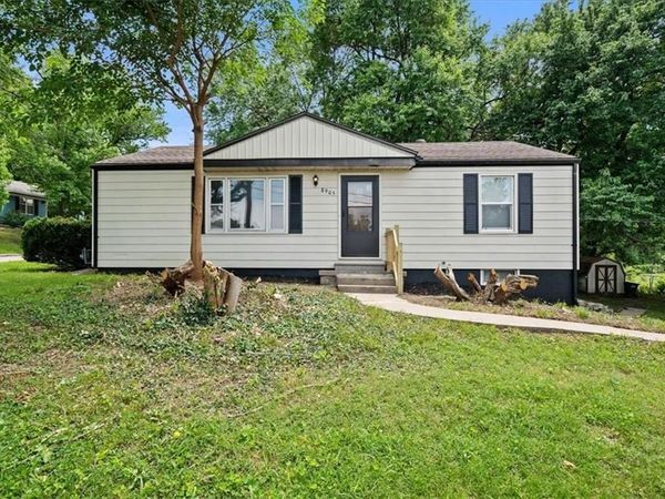8905 E 55TH Street, Raytown, MO 64133