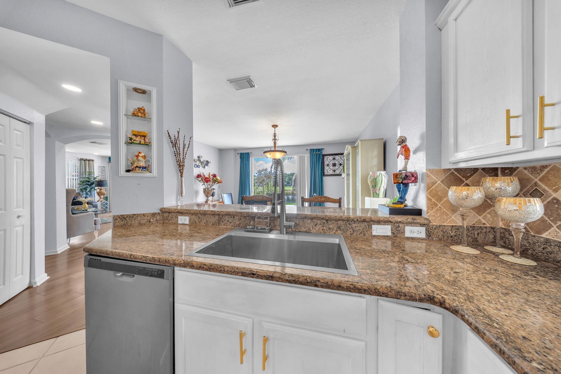 726 Gazetta Way, West Palm Beach, FL 33413 Photo