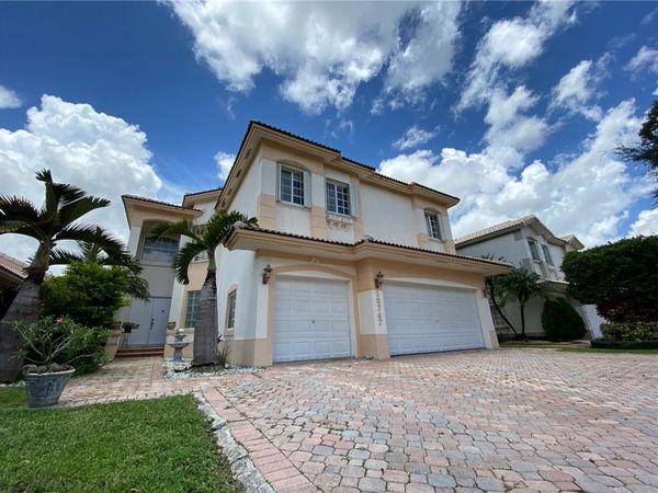 10747 NW 70th Terrace, Doral, FL 33178