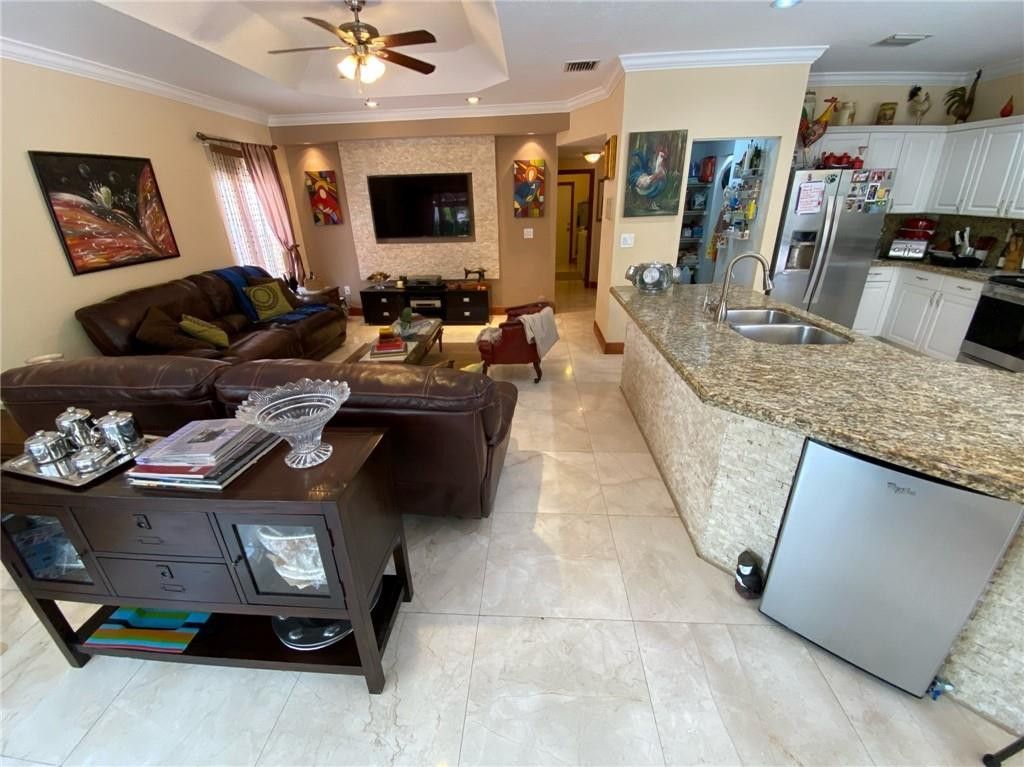 10747 NW 70th Terrace, Doral, FL 33178 Photo