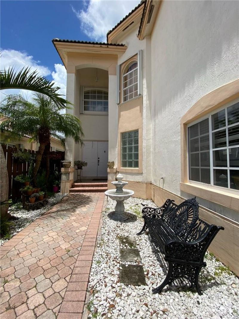 10747 NW 70th Terrace, Doral, FL 33178 Photo