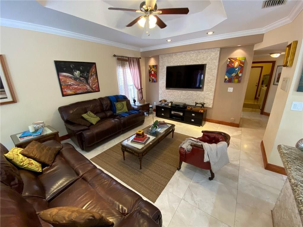 10747 NW 70th Terrace, Doral, FL 33178 Photo