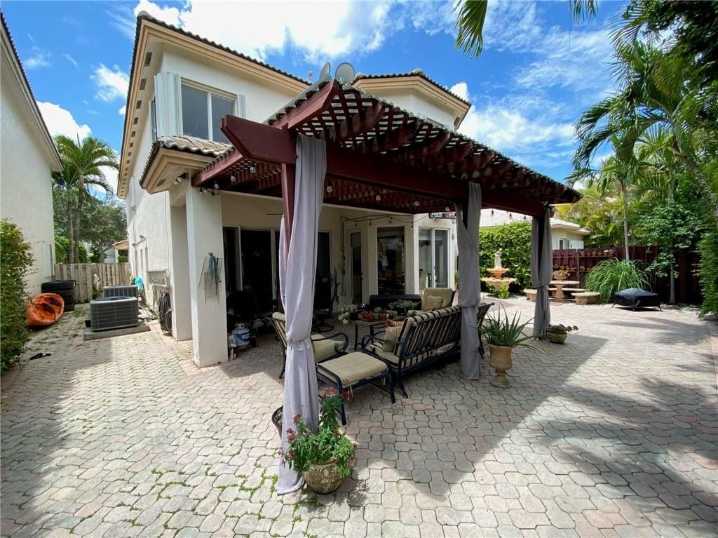 10747 NW 70th Terrace, Doral, FL 33178 Photo