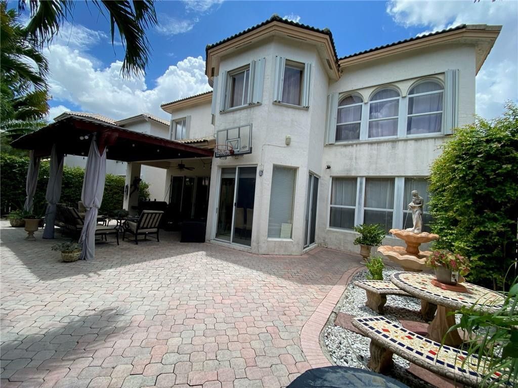 10747 NW 70th Terrace, Doral, FL 33178 Photo