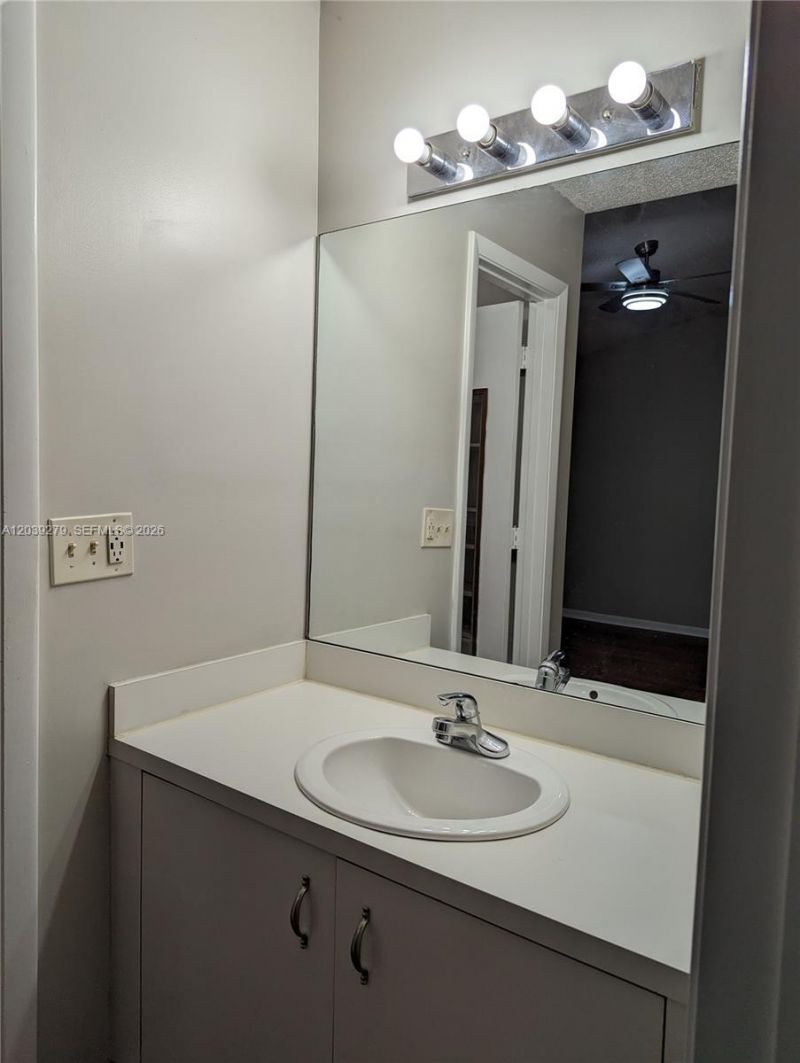3446 Oak Dr , Hollywood, FL 33021 Photo