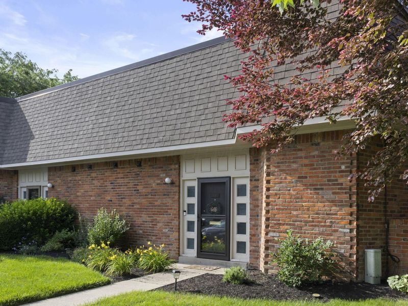 1580 Lafayette Drive , Columbus, OH 43220 Photo 2