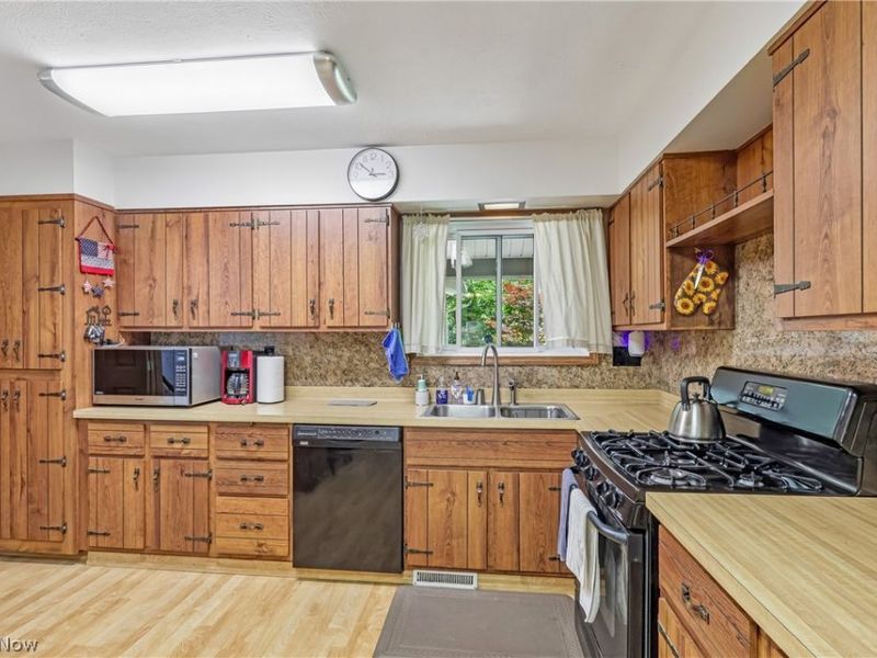 10249 Fairtree Drive, Strongsville, OH 44149 Photo 16