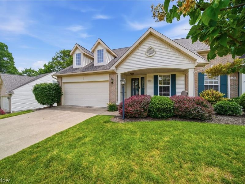 1652 Southpointe Circle NE, Canton, OH 44714 Photo 2