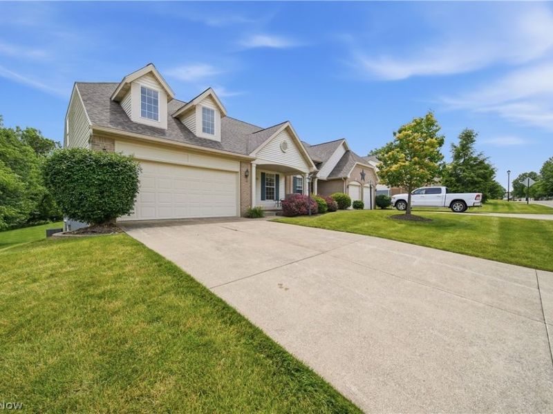 1652 Southpointe Circle NE, Canton, OH 44714 Photo 3