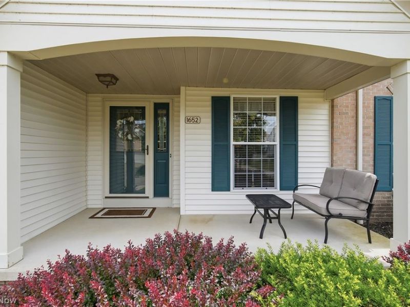 1652 Southpointe Circle NE, Canton, OH 44714 Photo 4