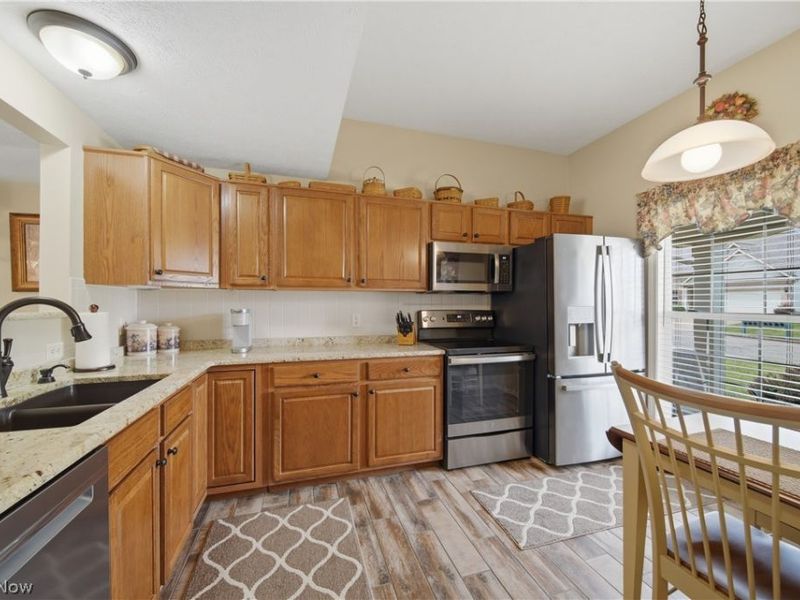 1652 Southpointe Circle NE, Canton, OH 44714 Photo 7