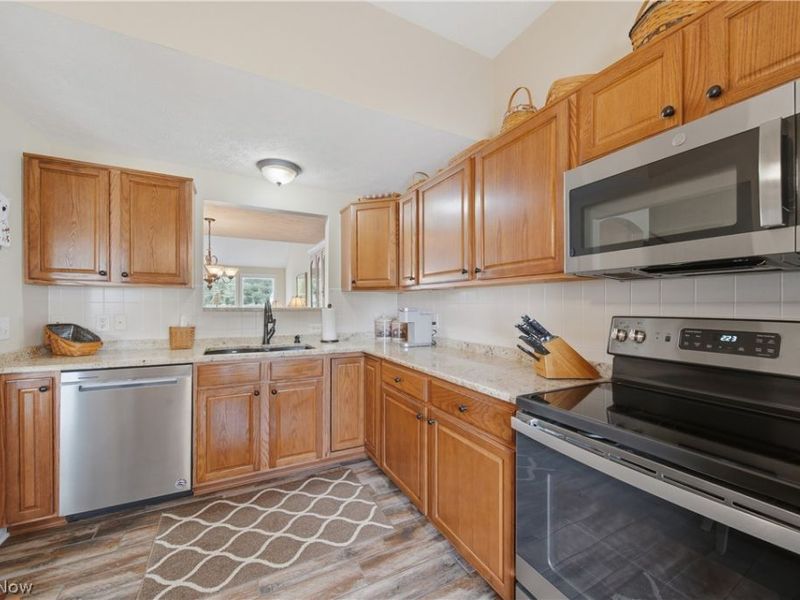 1652 Southpointe Circle NE, Canton, OH 44714 Photo 8