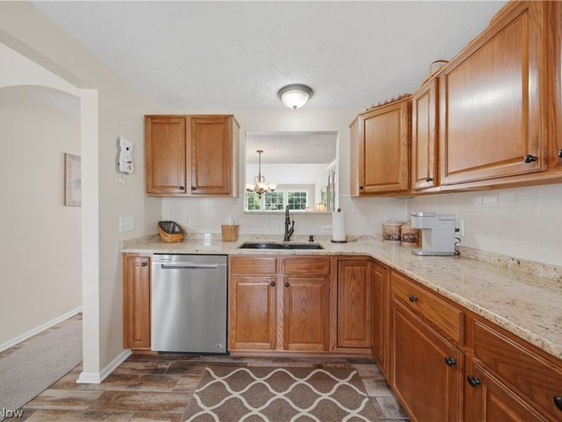 1652 Southpointe Circle NE, Canton, OH 44714 Photo 9