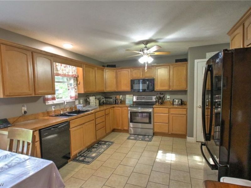 2157 Flame Lake Drive, Roaming Shores, OH 44084 Photo 16