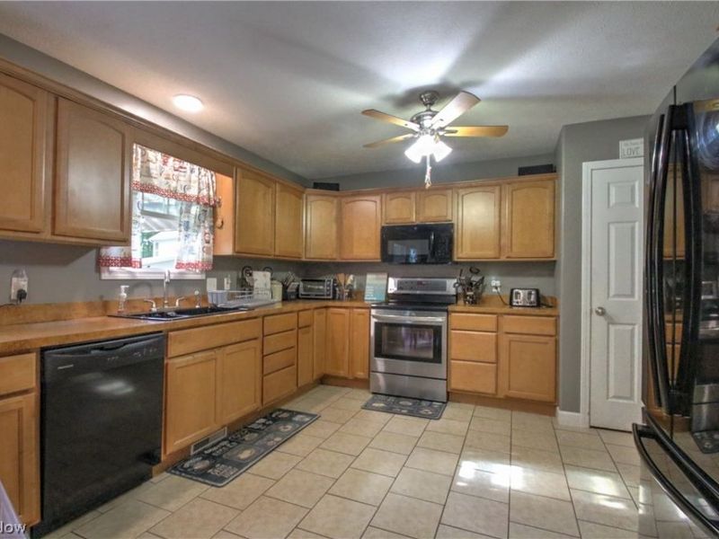 2157 Flame Lake Drive, Roaming Shores, OH 44084 Photo 17