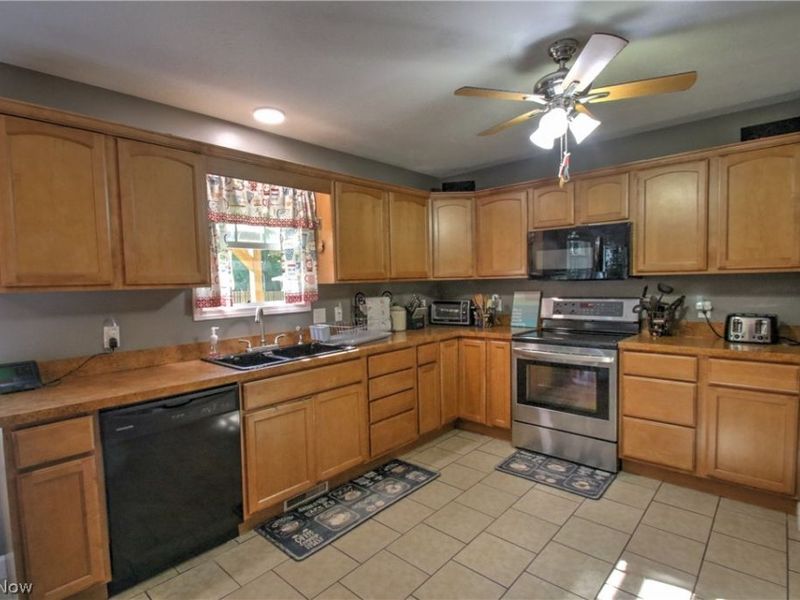 2157 Flame Lake Drive, Roaming Shores, OH 44084 Photo 18