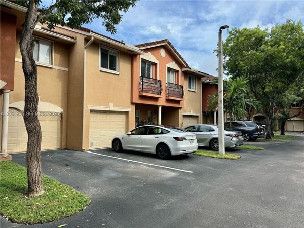 35 SE 3rd Ave , Unit 11, Hallandale Beach, FL 33009