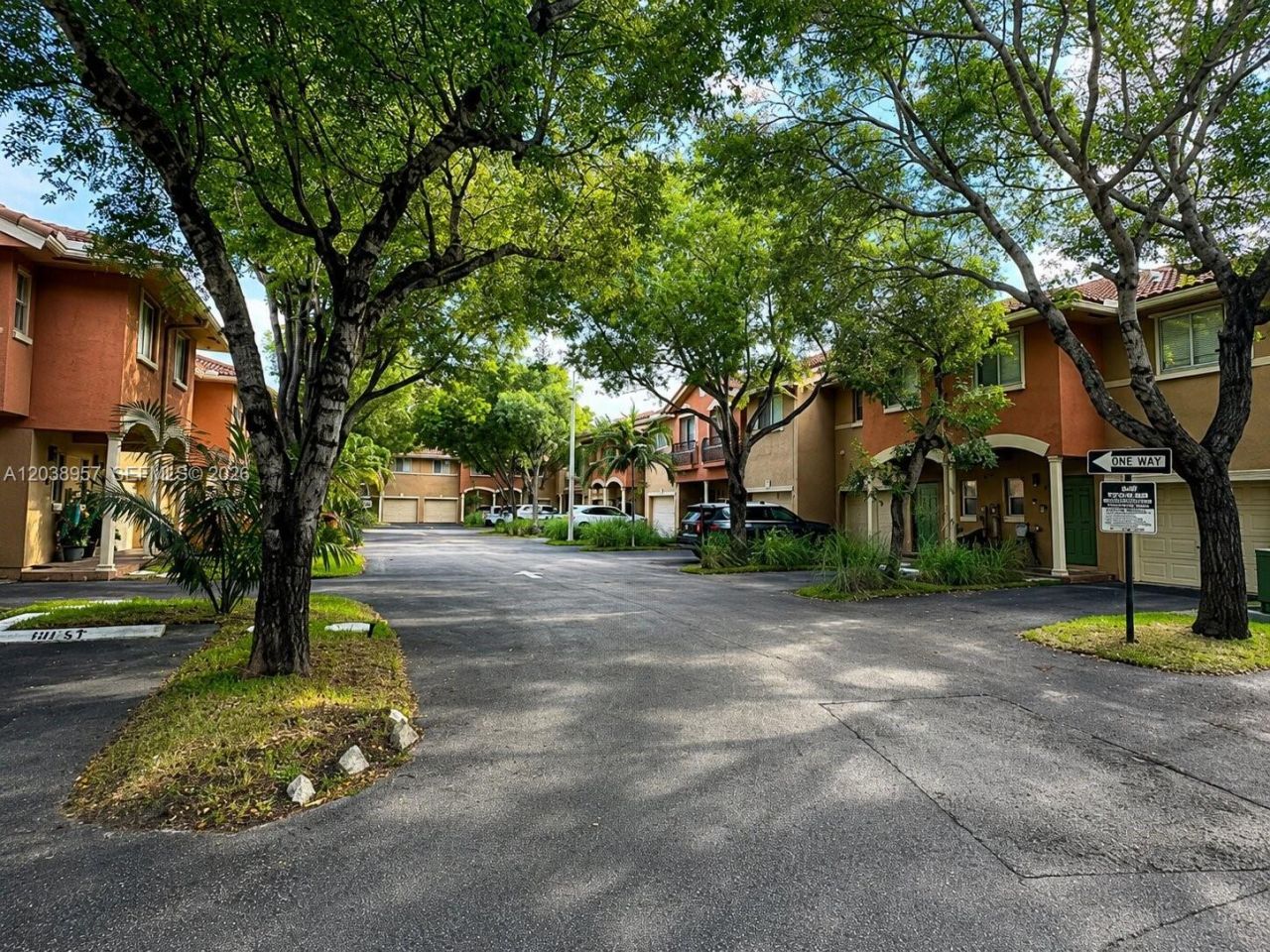 35 SE 3rd Ave, Unit 11, Hallandale Beach, FL 33009 Photo