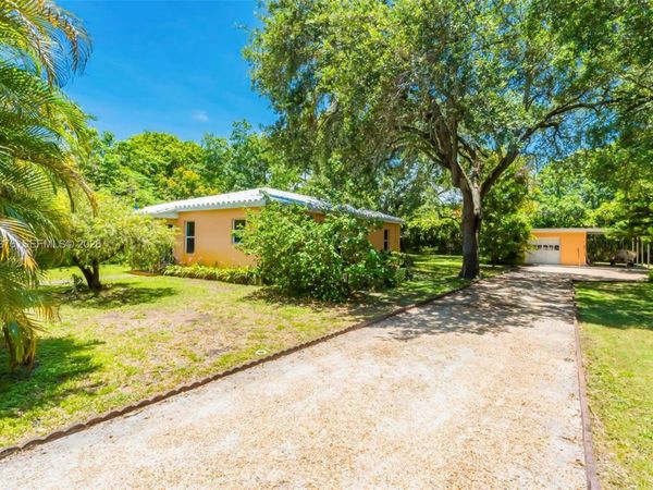 955 NE 128th St , North Miami, FL 33161