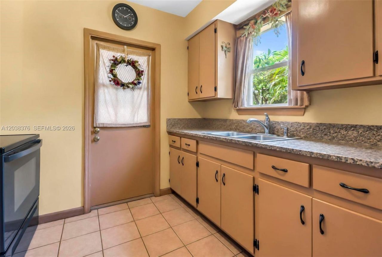 955 NE 128th St, North Miami, FL 33161 Photo