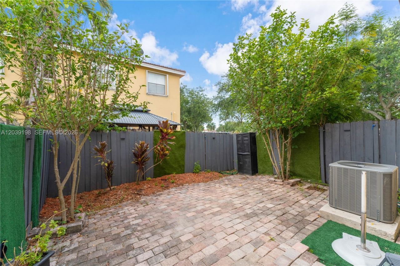 14970 SW 9th Ter, Miami, FL 33194 Photo