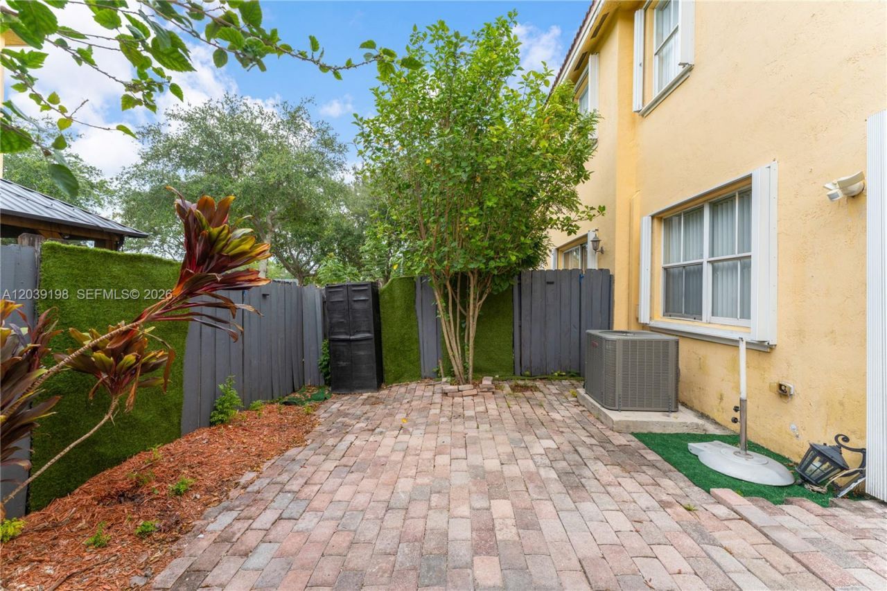 14970 SW 9th Ter, Miami, FL 33194 Photo