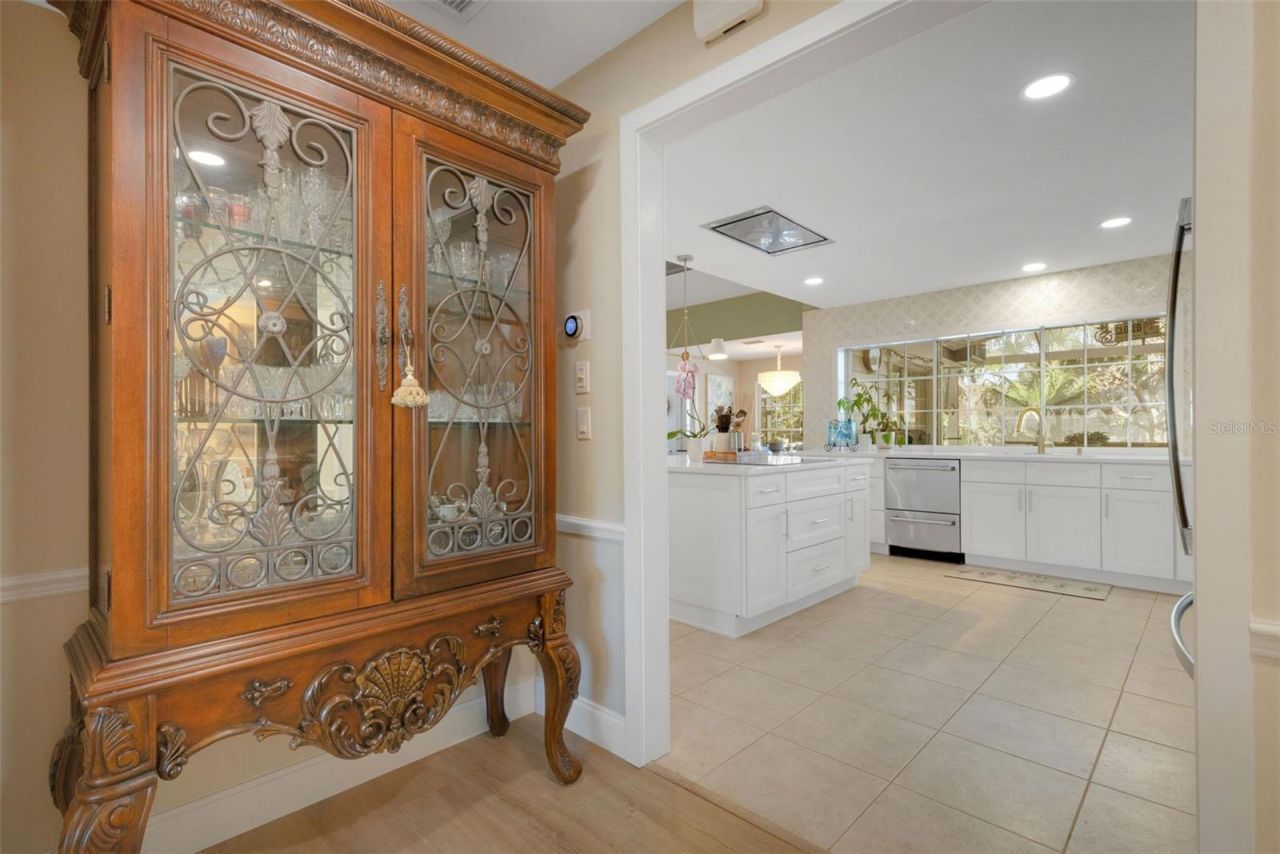 5679 Country Lakes Drive, Unit 7, Sarasota, FL 34243 Photo