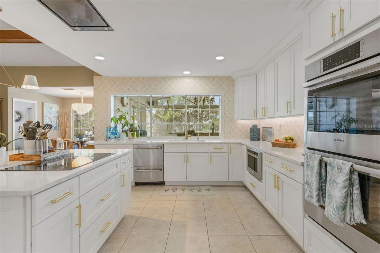 5679 Country Lakes Drive, Unit 7, Sarasota, FL 34243 Photo