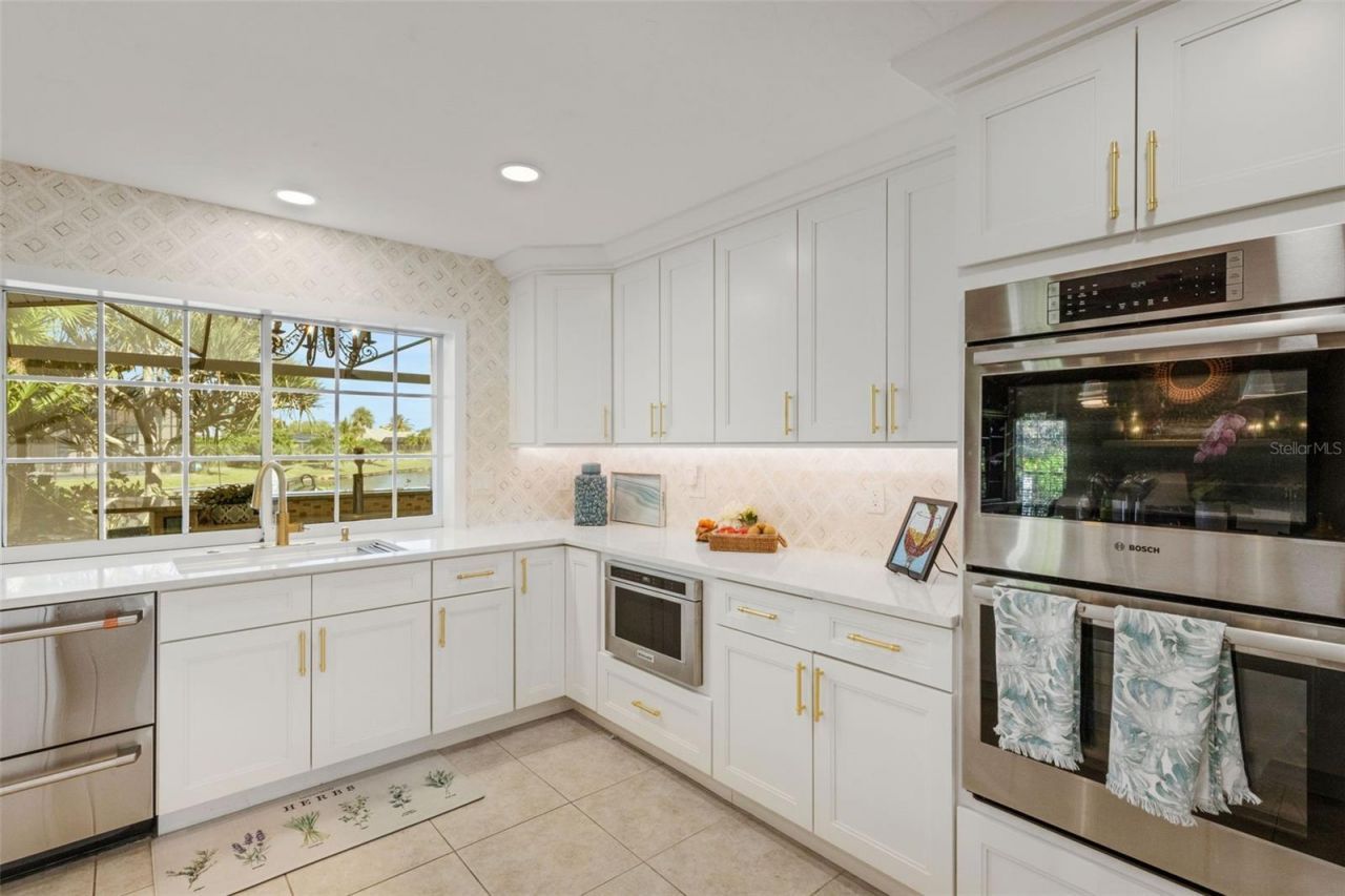 5679 Country Lakes Drive, Unit 7, Sarasota, FL 34243 Photo