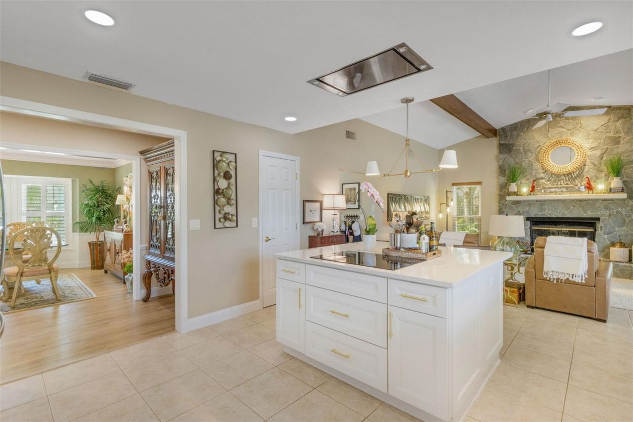 5679 Country Lakes Drive, Unit 7, Sarasota, FL 34243 Photo