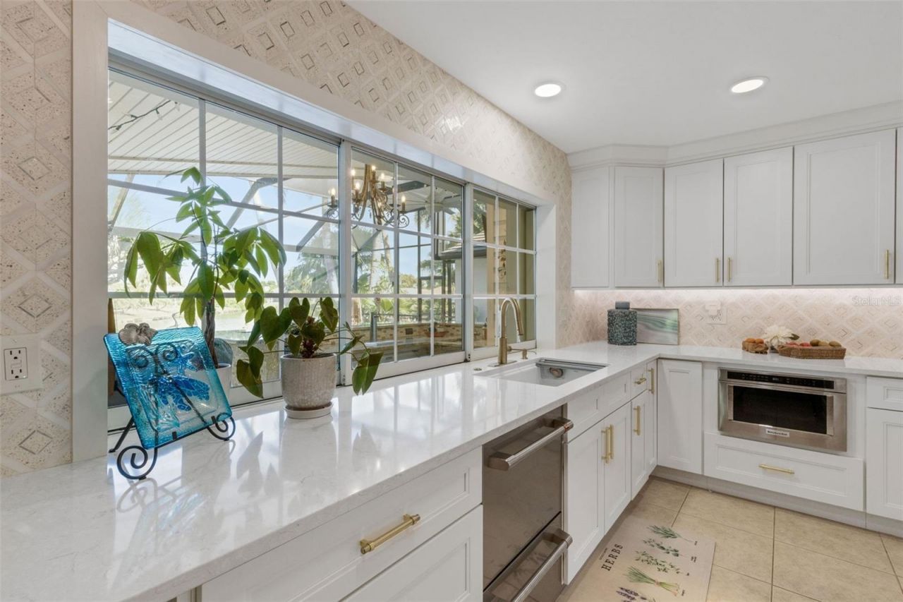 5679 Country Lakes Drive, Unit 7, Sarasota, FL 34243 Photo