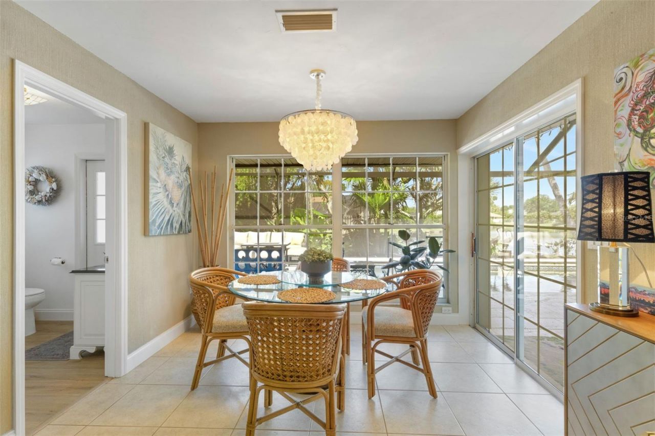 5679 Country Lakes Drive, Unit 7, Sarasota, FL 34243 Photo