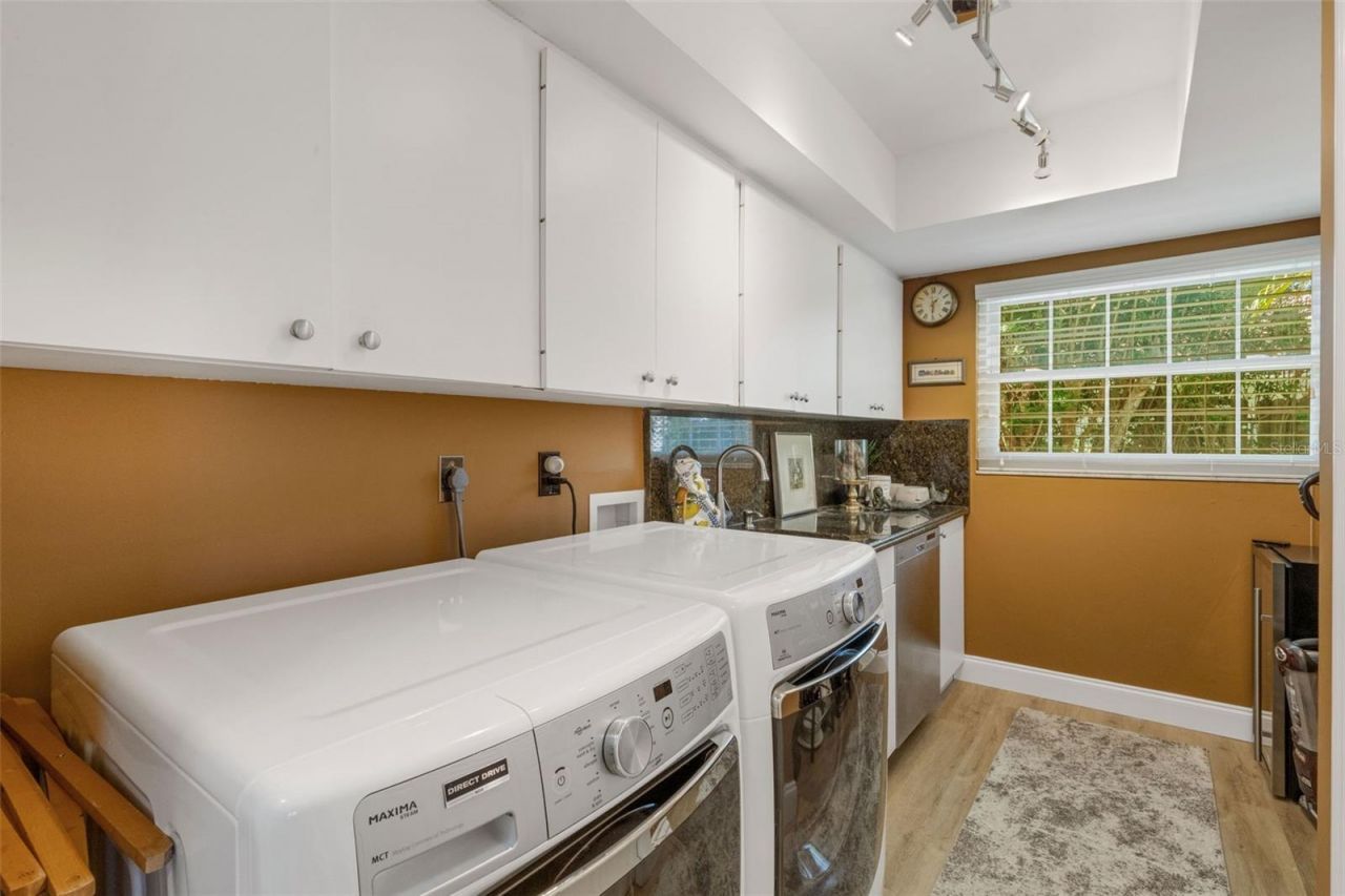 5679 Country Lakes Drive, Unit 7, Sarasota, FL 34243 Photo