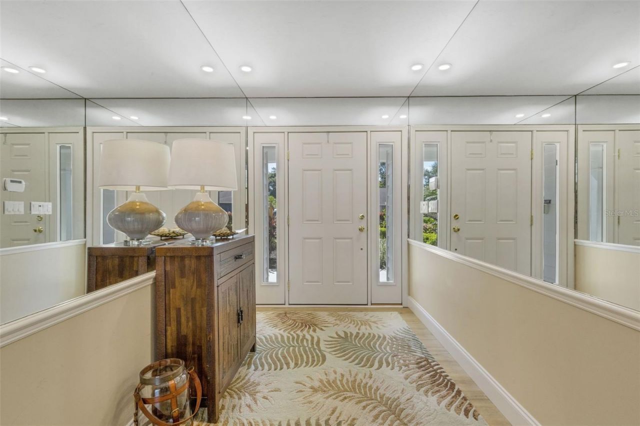 5679 Country Lakes Drive, Unit 7, Sarasota, FL 34243 Photo