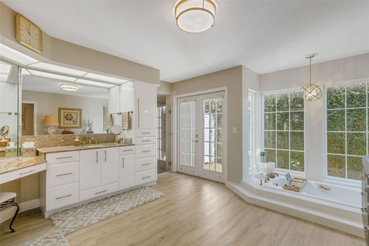 5679 Country Lakes Drive, Unit 7, Sarasota, FL 34243 Photo